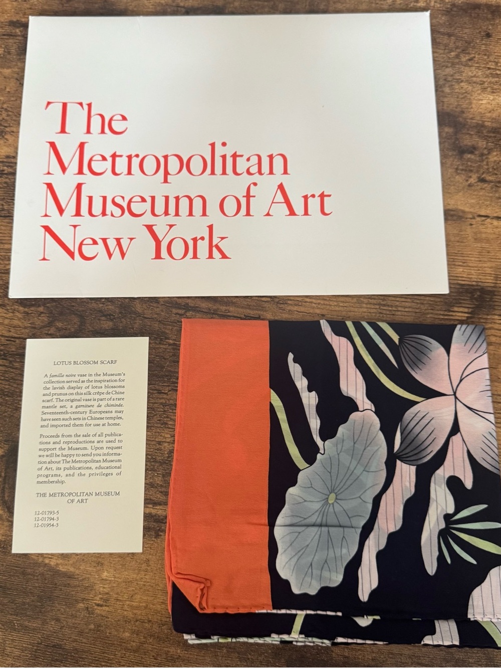VTG The Metropolitan Museum of Art Met Plum Blossom Silk Scarf Japanese Fan Art